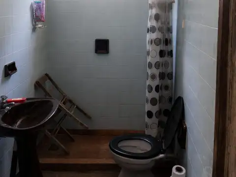 Casa 6 ambientes con 2 baños
