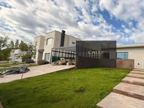 Casa en venta c/ cochera en Luján de Cuyo