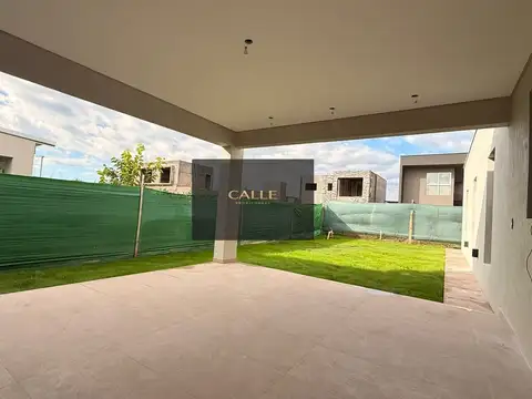 Casa en venta c/ cochera en Luján de Cuyo