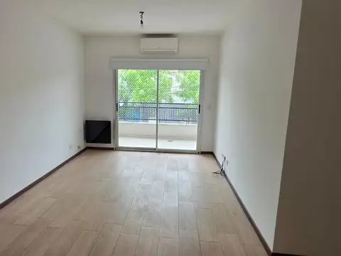 SEMIPISO 3 AMBIENTES AL FRENTE CON BALCÓN Y COCHERA FIJA CUBIERTA