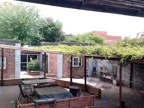 CASA DE 103m CUBIERTOS + 2 DEPTOS A TERMINAR VENTA