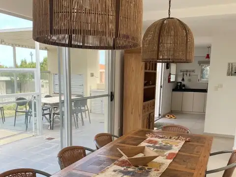 Casa 5 ambientes con 3 baños