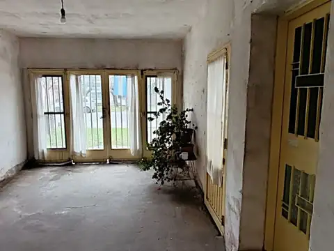 Casa 4 ambientes con 1 baño