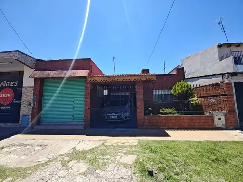 Casa con Local en venta en Gregorio de Laferrere