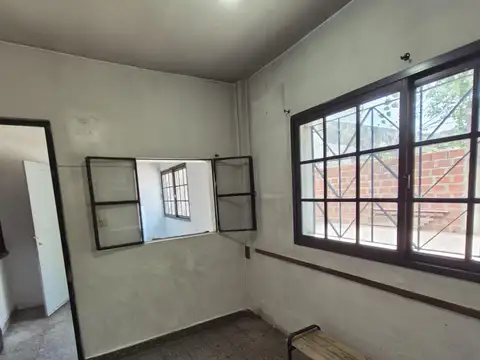 AMPLIA CASA 6 AMBIENTES CON GARAGE DOBLE Y FONDO LIBRE