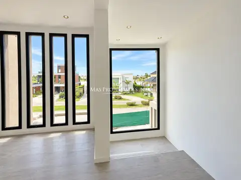 Casa en Venta con 6 cocheras