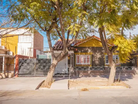 Casa en Godoy Cruz — a metros de Acceso Sur