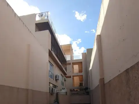 Cochera con Baulera en Venta