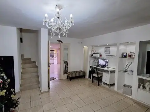 Casa 5 ambientes con 2 baños