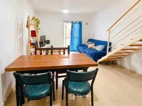 VENTA  - Departamento dúplex de 1 dormitorio, con 2 balcones - Barrio Rep. de la Sexta, Rosario.