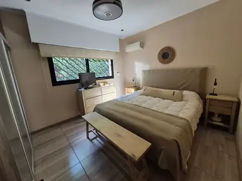 Casa con quincho y piscina en Venta en Caseros