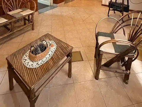 Casa en planta baja en PH 3 dormitorios, terraza con parrillero. Posibilidad de uso comercial/profesional