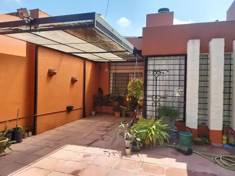 Casa Americana sobre lote propio