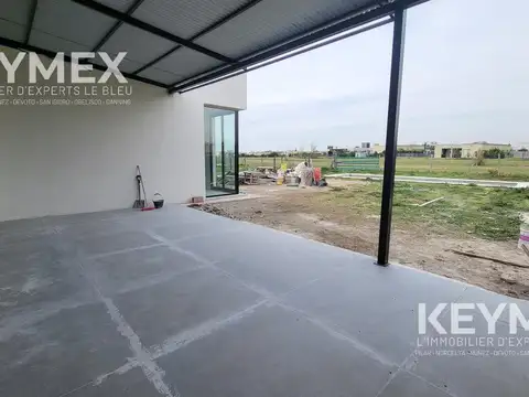 Casa 4 ambientes venta San Sebastian con pileta estrenar