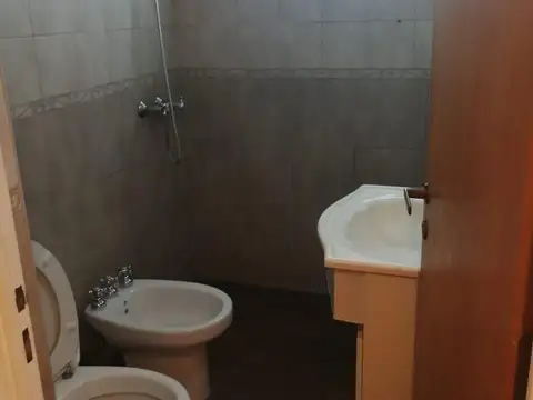 Excelente depto de tres ambientes 