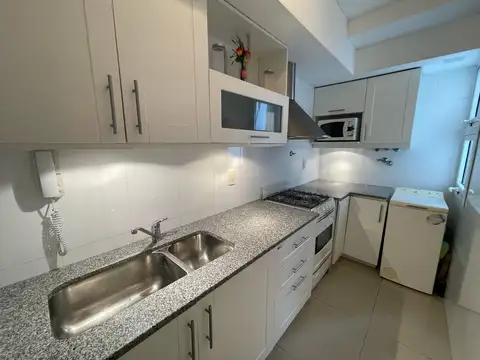 VENTA DEPARTAMENTO 2 AMB. FRENTE BALCON RECICLADO