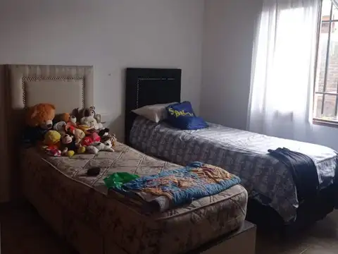 Excelente Casa 4 dormitorios a 50 mts de av. Donato Alvarez 