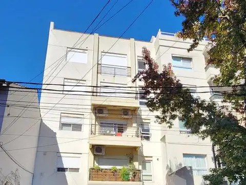 Muy buen depto en duplex LA LUCILA 4 ambientes con cochera Debenedetti y Rawson