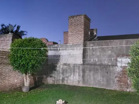 Vendo o Permuto casa en 9 de Julio al 350