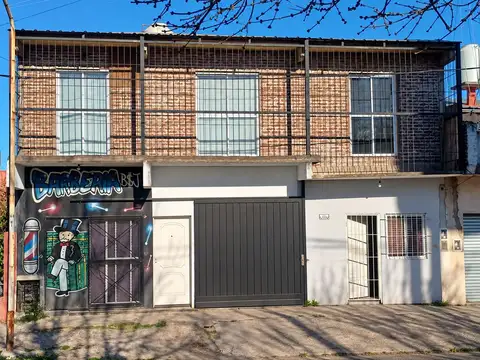 VENTA CASA MULTIFAMILIAR CON LOCAL ISIDRO CASANOVA
