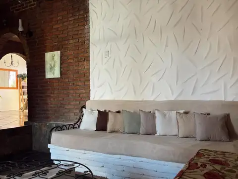 Casa en Venta con 2 cocheras