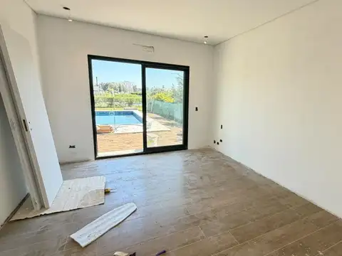 Casa en Venta en Pilar del Este - San Ramiro, USD 223.000