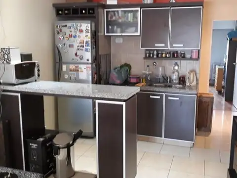 Dpto 3 amb en planta baja con patio y cochera