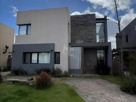 Casa al río en alquiler temporal en Vila Marina I