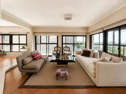 VENTA: Depto de 4 dormitorios con balcón al frente, vista al rio, cochera y amenities. Barrio Martin