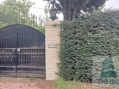 Casa en Alquiler con 1 cochera