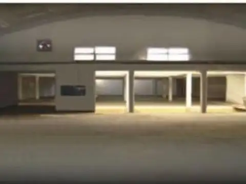 Local sobre av. J B Justo casi Independencia