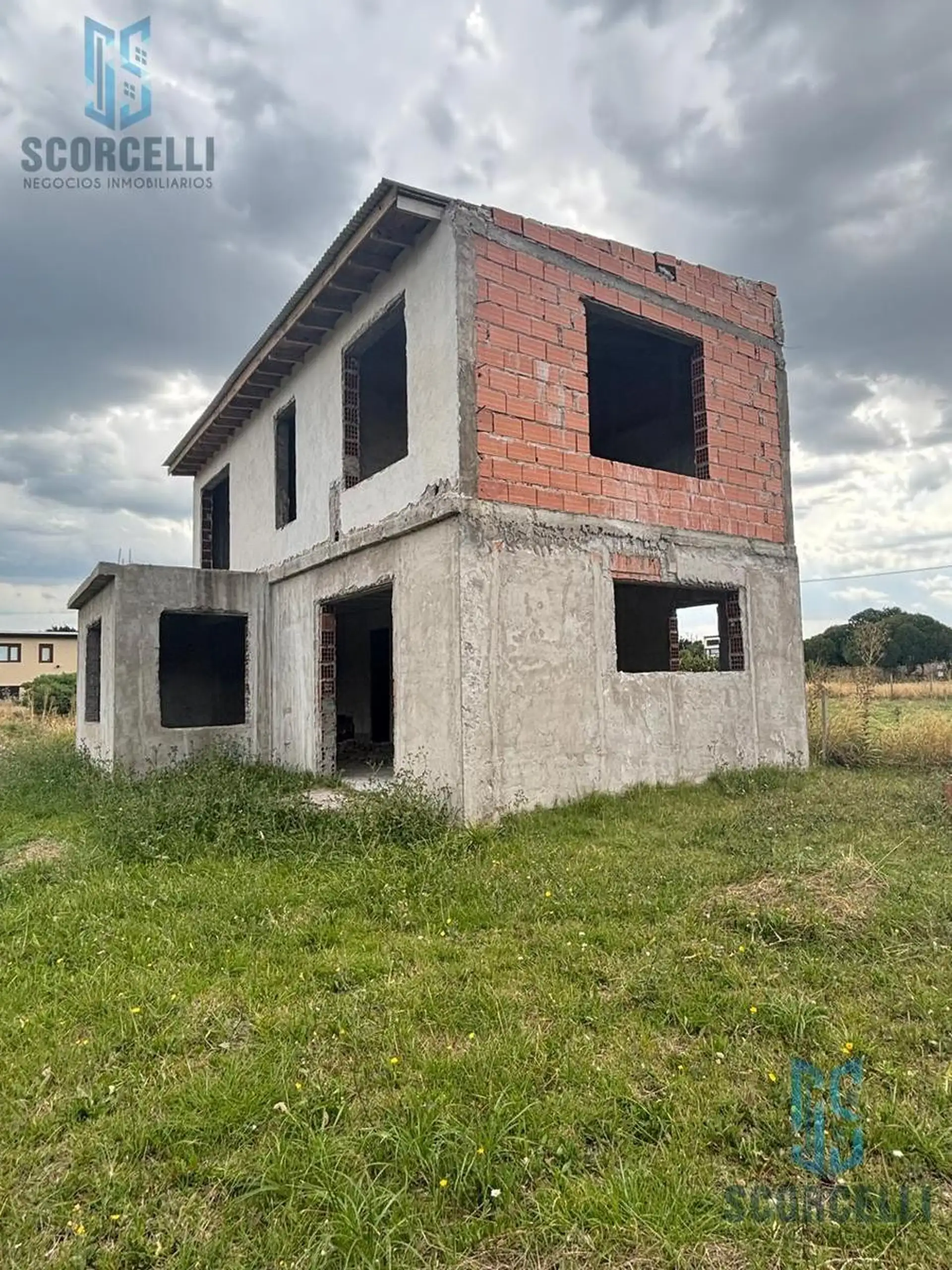 Casa en constr. 110 m2 en terreno de 300 m2 a mts del Mar, con hermosa vista!