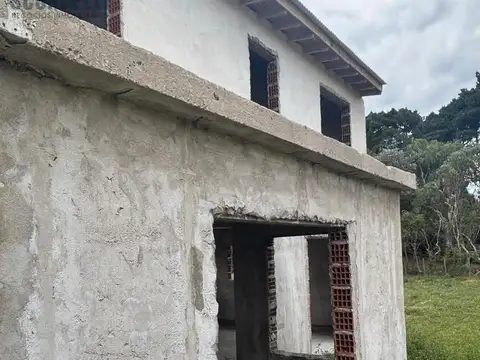 Casa en constr. 110 m2/ en TERRENO de 300 m2/ a mts del Mar, con hermosa vista!