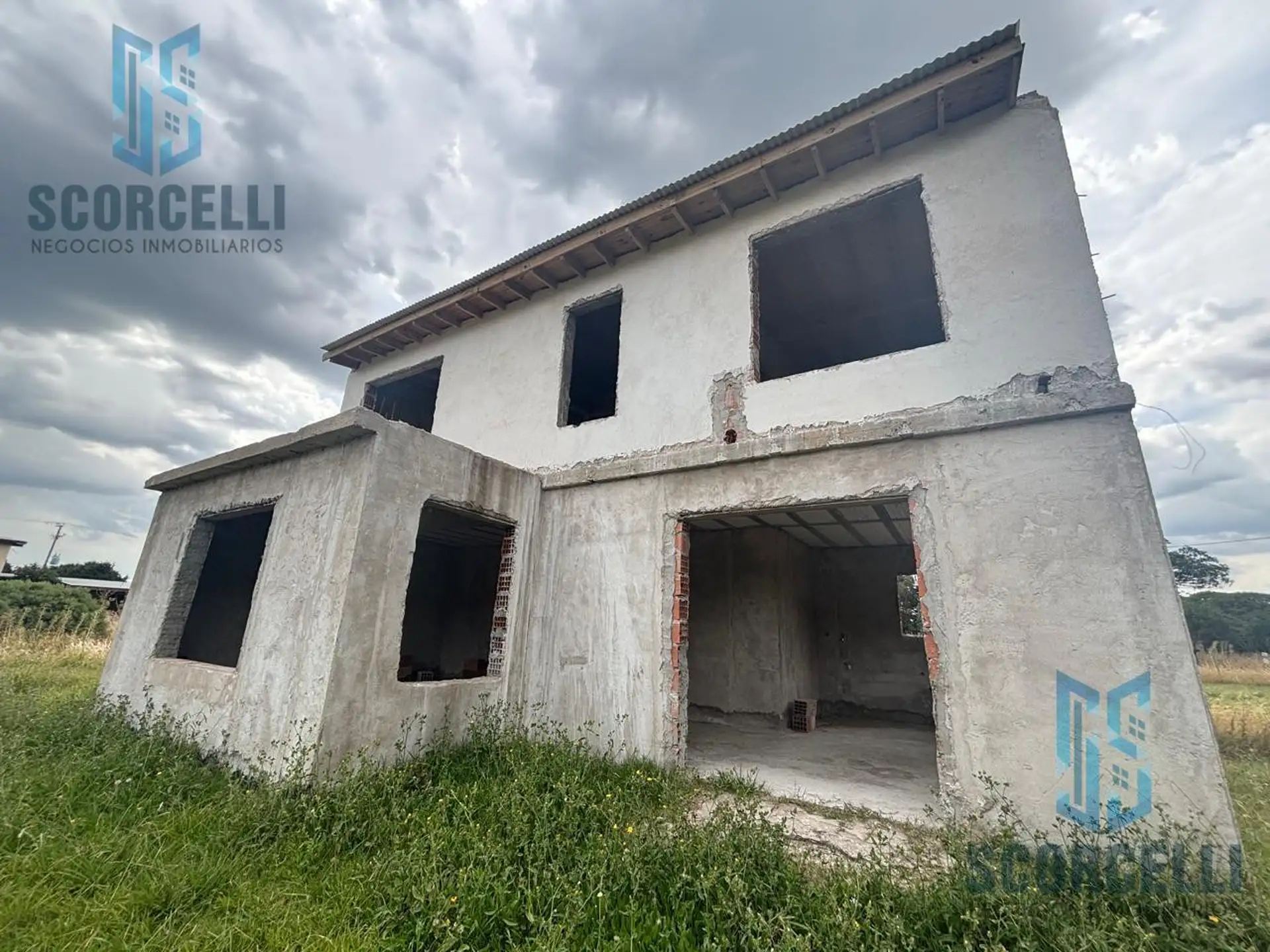 Casa en constr. 110 m2 en terreno de 300 m2 a mts del Mar, con hermosa vista!