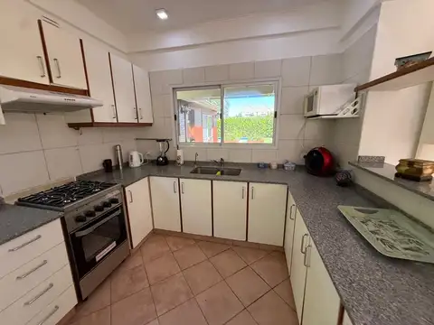 Casa en Alquiler en La Masia, USD 1.200