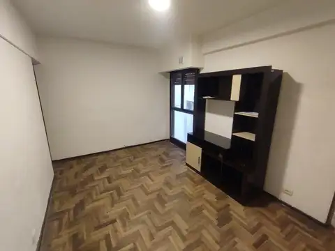 EN INMEJORABLE UBICACIÓN, PRÓXIMO AL PARQUE CENTENARIO.