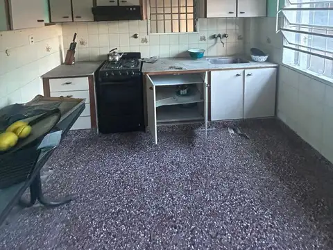 Casa 3 ambientes sobre lote propio con parque  Isidro casanova