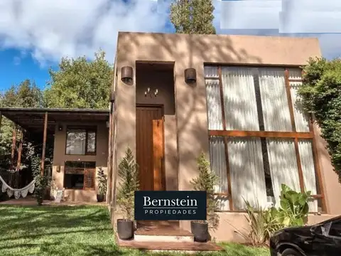 CASA EN VENTA :: PARQUE LELOIR :: 4 AMBIENTES