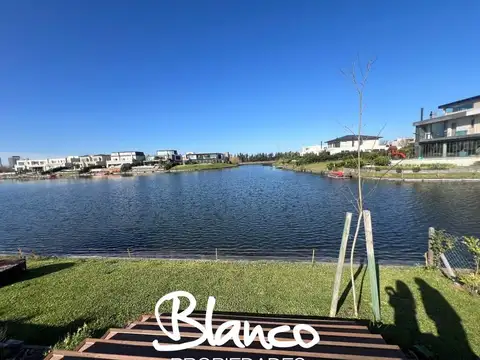 Casa 7 ambientes con 6 baños