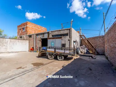 VENTA GALPÓN CON OFICINA Y DEPARTAMENTO A TERMINAR