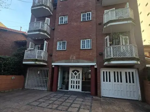 MUY BUEN DEPTO 2 AMB C/COCHERA CENTRO DE BANFIELD!