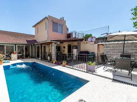 Venta Casa 4 AMB, Patio, Pileta Santos Lugares