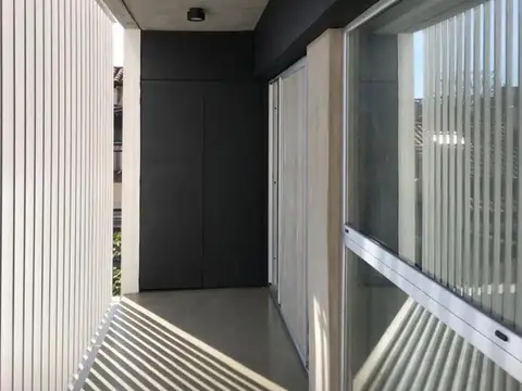 Hipólito Yrigoyen 3000, Piso 2