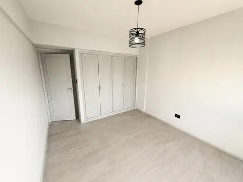 DEPARTAMENTO 3 AMB. A LA CALLE CON BALCON SALIENTE