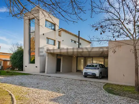 Exclusiva casa en Chacras de la Reserva. Apta Crédito. Posibilidad de Financiación