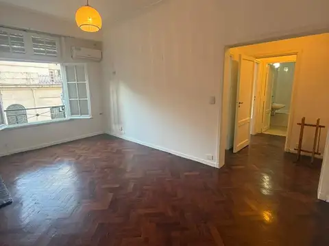 ALQUILER EXCELENTE 2 AMB. AL FRENTE - 50 M2 - A 1 C. AV INDEPENDENCIA - MUY BIEN EQUIPADO