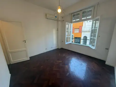 Estados Unidos 600, Piso 1