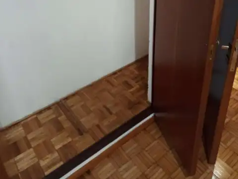 Departamento de 2 ambientes. Olivos Todo externo lateral.