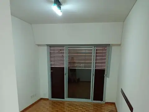 Departamento de 2 ambientes. Olivos Todo externo lateral.