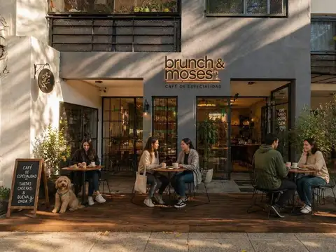 LOCAL COMERCIAL CON FONDO Y JARDÍN EN EXC. UBICACIÓN!